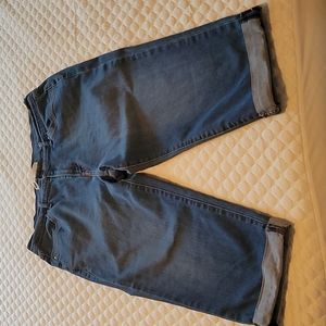 Levi's cuffed clamdigger shorts size 12 - W31